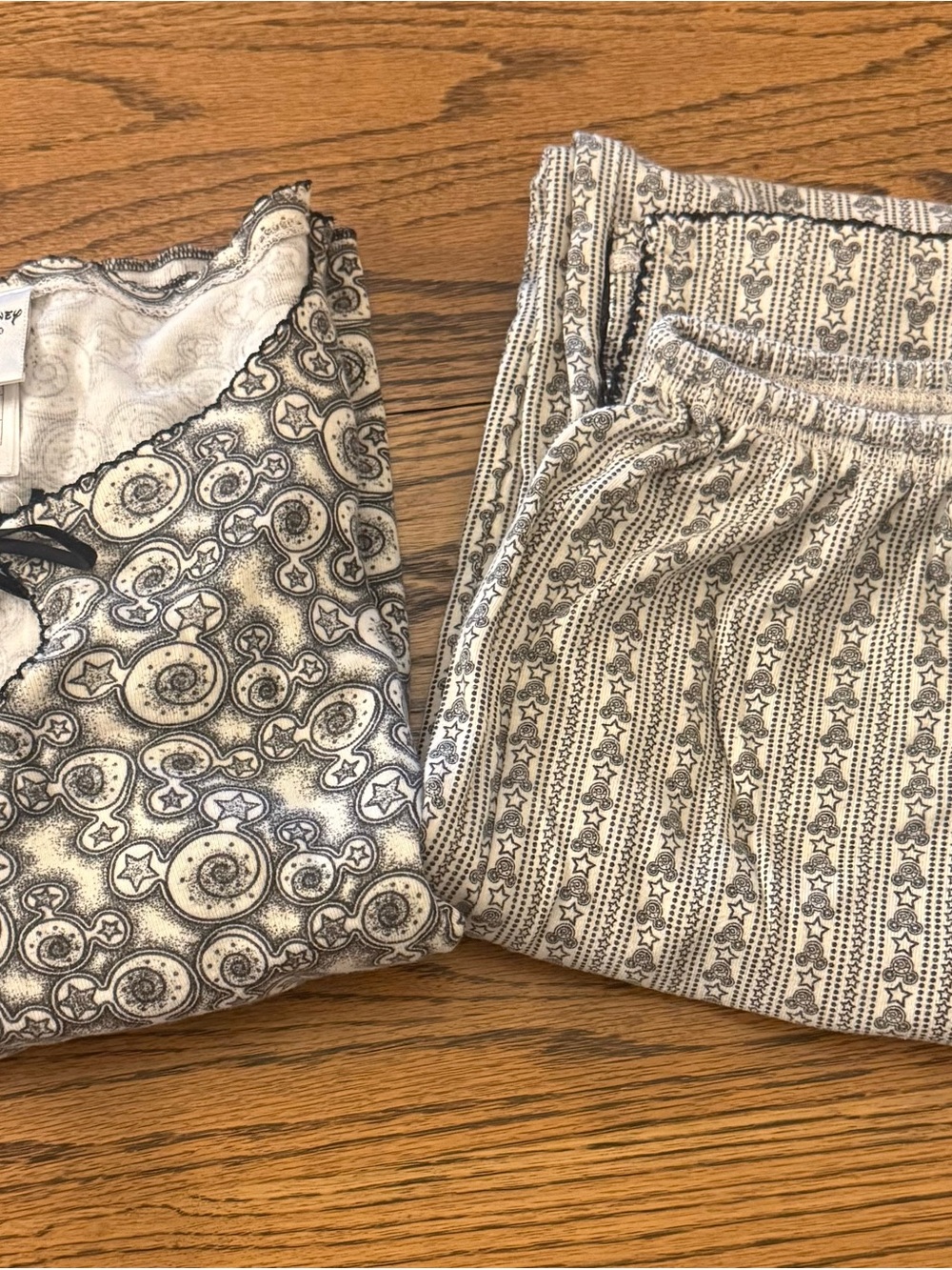 Disney Cream and Black Patterned Girls Pajama Set with Star Motif